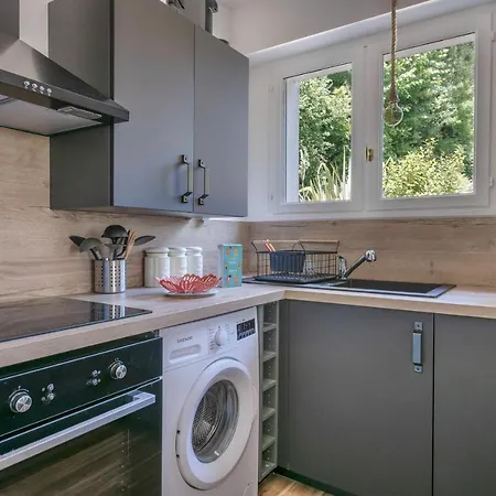 Rez-de-jardin Pour 3 Personnes Proche De La *