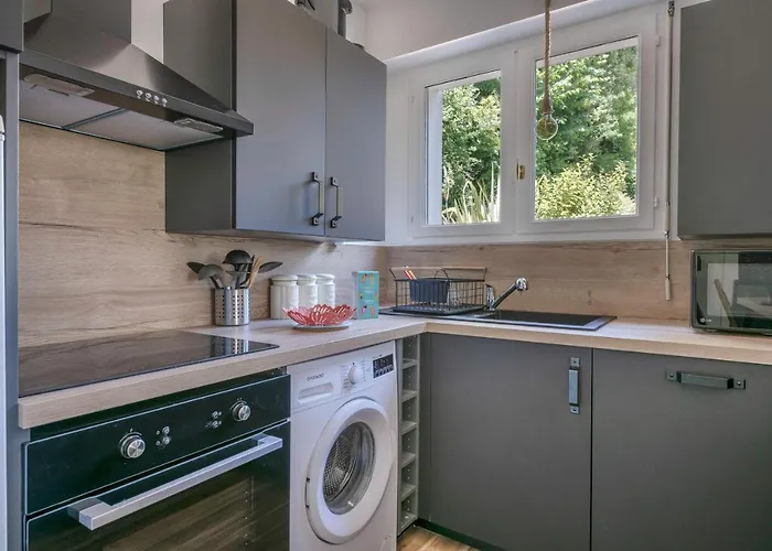 Rez-de-jardin Pour 3 Personnes Proche De La *